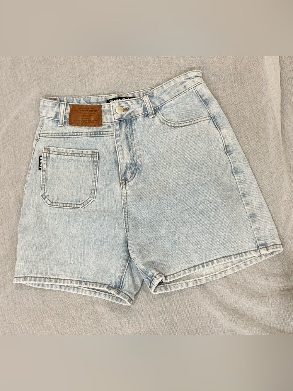 The Kript “Set Back Shorts” Light Wash Denim High-Rise Shorts Size L 100% Cotton